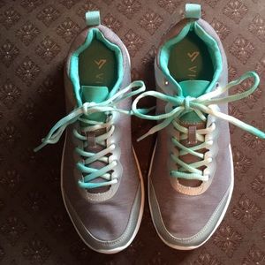 Vionic Size 8 Tennis Shoes